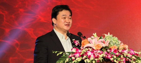 新華網(wǎng)董事長(zhǎng)、總裁田舒斌致開幕詞