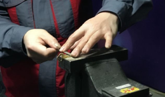徒手配鑰匙、冰火焊鋼管……這些航天工匠們的超群技藝令人嘆服！
