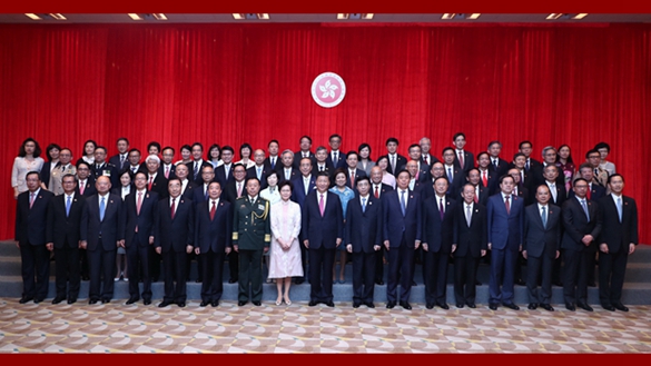 習(xí)近平會(huì)見香港特別行政區(qū)新任行政、立法、司法機(jī)構(gòu)負(fù)責(zé)人
