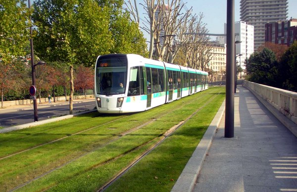 深圳龍華新區(qū)有軌電車(chē)明年10月試運(yùn)行