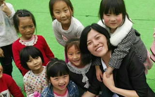 “我可以叫你媽媽嗎？”——一位基層女代表和她的希望小學(xué)