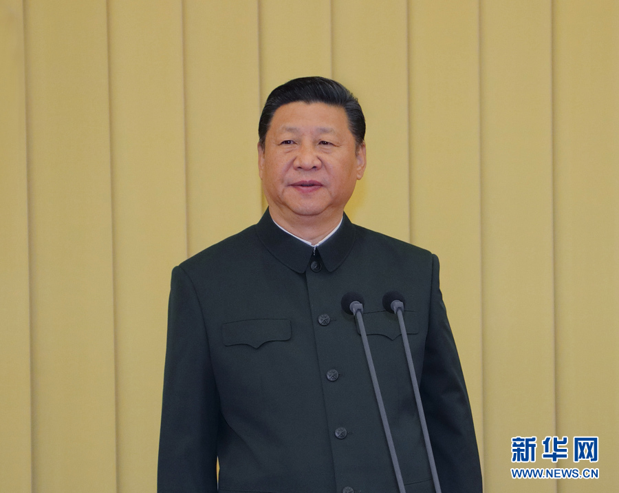 4月18日，中共中央總書(shū)記、國(guó)家主席、中央軍委主席習(xí)近平接見(jiàn)新調(diào)整組建軍級(jí)單位主官，并對(duì)各單位發(fā)布訓(xùn)令。這是習(xí)近平在發(fā)布訓(xùn)令。新華社記者 李剛 攝