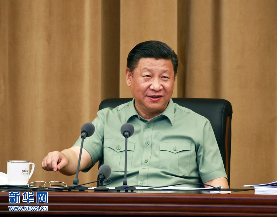 5月24日，中共中央總書記、國家主席、中央軍委主席習近平視察海軍機關，親切接見海軍第十二次黨代會全體代表和海軍機關正師職以上領導干部。這是習近平聽取海軍工作匯報后發(fā)表重要講話。 新華社記者 查春明 攝 