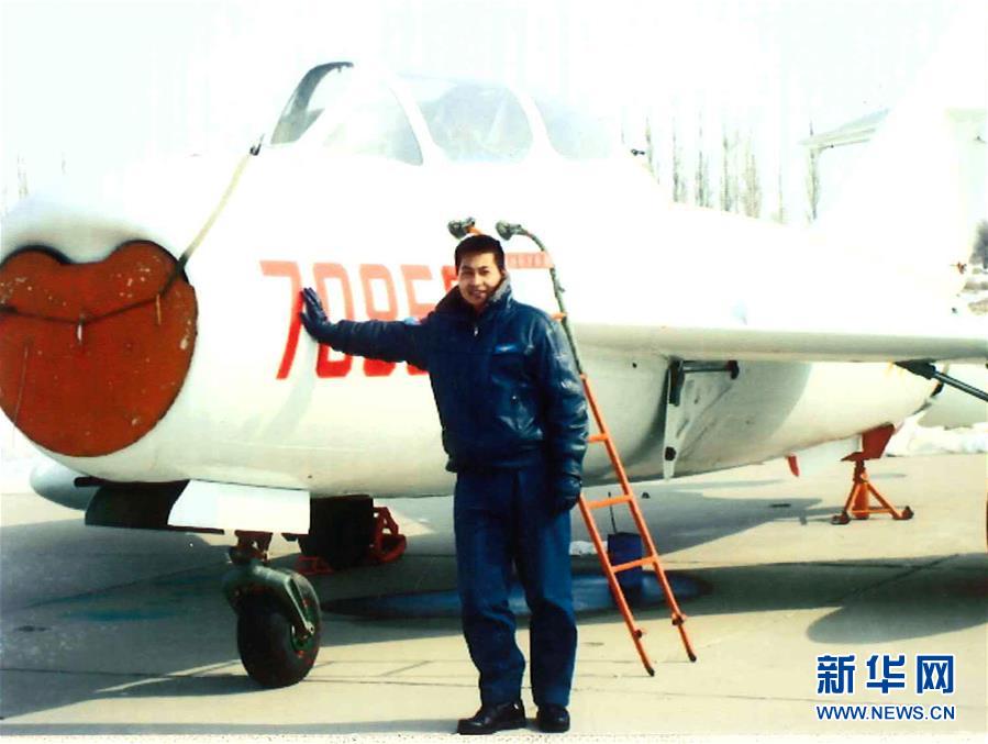 （建軍90周年·英雄·圖文互動）（3）聽，渤海灣有風吹過來——追記海軍某艦載航空兵部隊一級飛行員張超