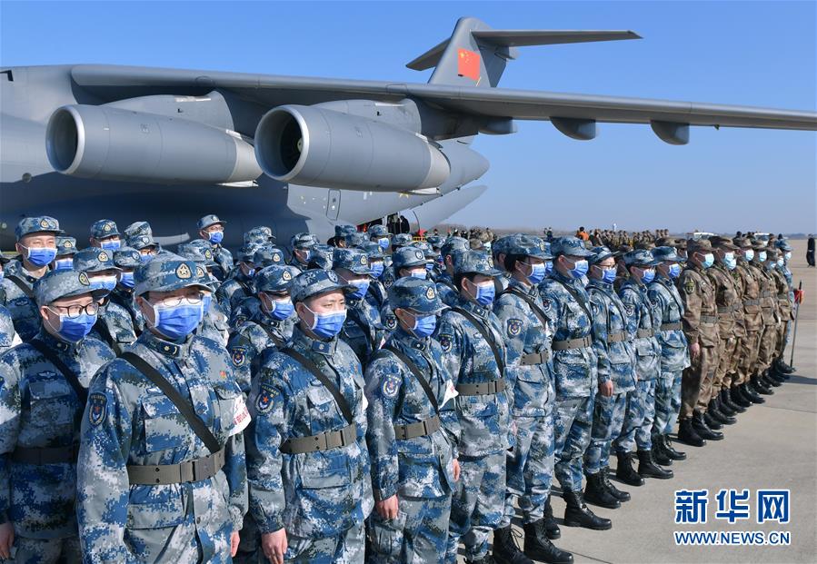 （聚焦疫情防控·圖文互動）（8）空軍第四次向武漢大規(guī)?？者\(yùn)醫(yī)療隊(duì)員和物資