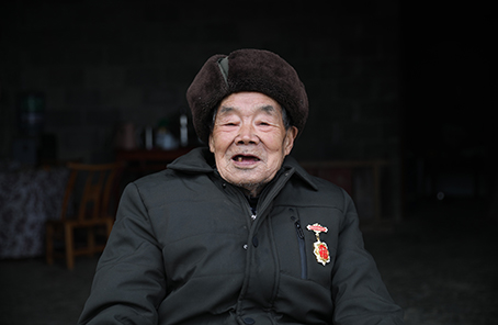 “死守陣地，決不能后退一寸”——記抗美援朝老兵黃忠茂