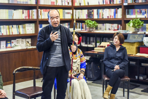 劉文濤：通過(guò)對(duì)每件兵器的復(fù)制，我們了解兵器造型與兵器制作的手藝，實(shí)現(xiàn)與古人的對(duì)話。