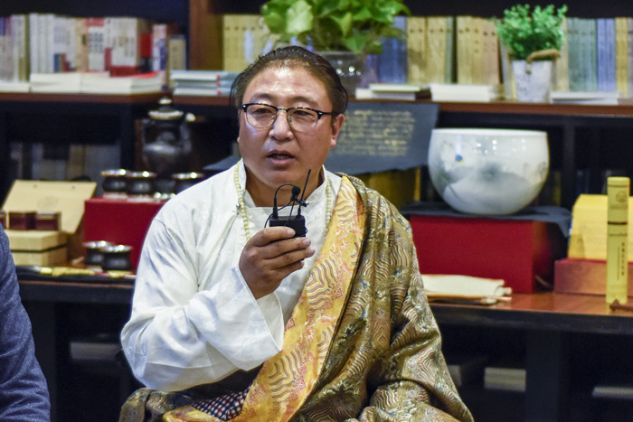 安久·白瑪群加：絕對不能為了錢做手藝的傳承人，傳承手藝是因為我們有傳承民族特色文化的責(zé)任，要時刻謹(jǐn)記這一份責(zé)任。