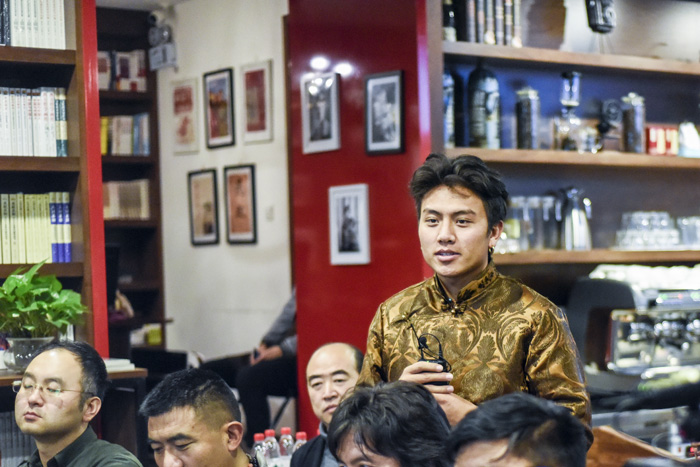 安久家族老八：我們的家族一直在做技藝的傳承，這是我們的使命，我們應(yīng)該承擔(dān)起來。希望能用我學(xué)到的知識，把我們家族的技藝推廣到更廣大的市場。