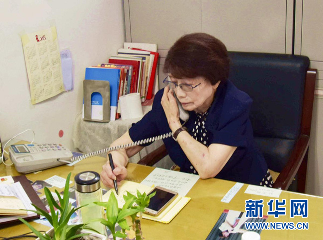老年生活精力都放在教育上，健康秘訣是保持學習，簡單生活。