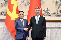 李希同越共中央政治局委員、中央書記處書記、中央檢查委員會主任陳錦繡舉行會談