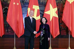 蔡奇同越共中央政治局委員、中央書記處常務(wù)書記張氏梅舉行會談