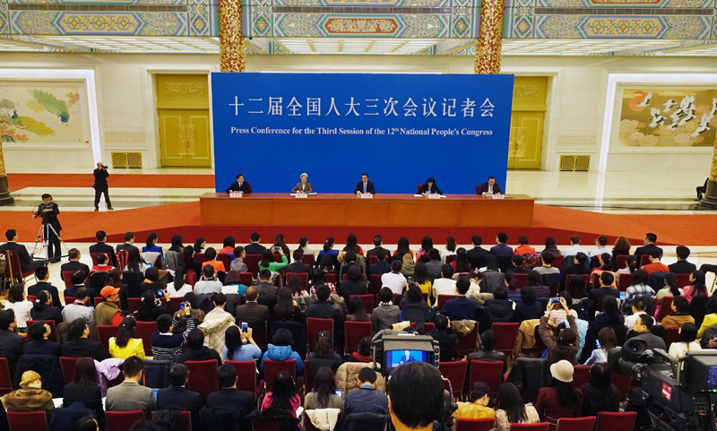 3月15日，國務(wù)院總理李克強(qiáng)在北京人民大會(huì)堂與中外記者見面，并回答記者提問。新華社記者 李賀 攝