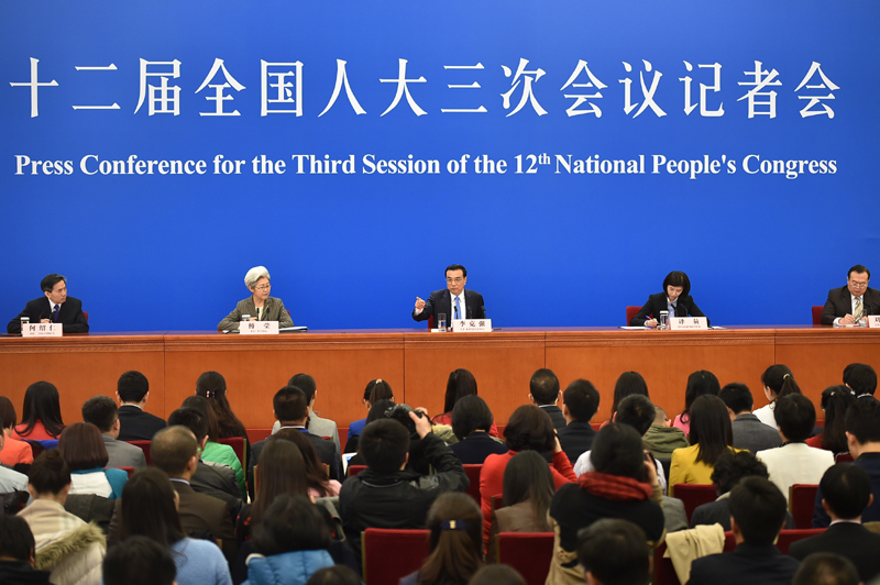 3月15日，國務(wù)院總理李克強(qiáng)在北京人民大會(huì)堂與中外記者見面，并回答記者提問。新華社記者 李然 攝