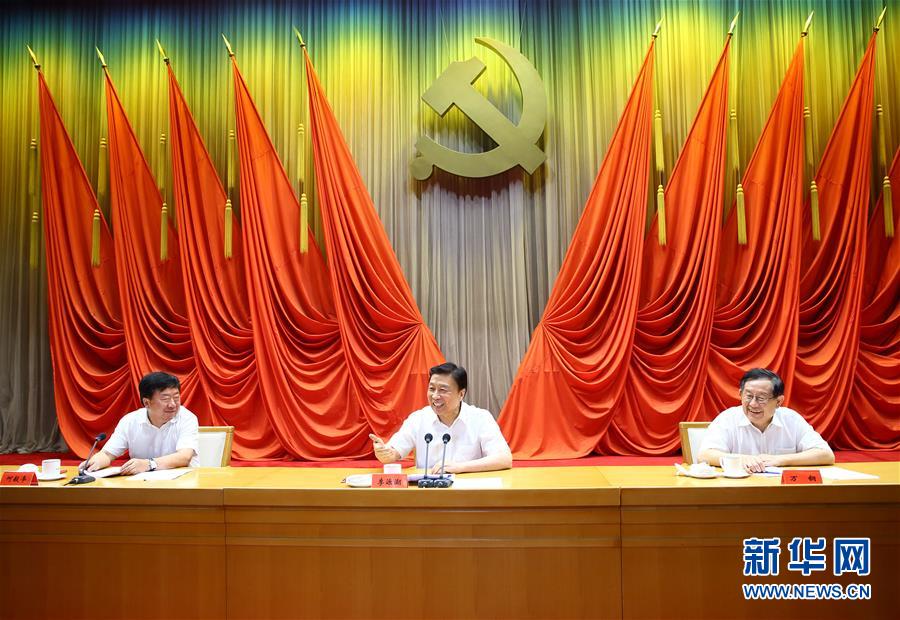 7月22日，中國(guó)科協(xié)和中央黨校聯(lián)合舉辦的科技領(lǐng)軍人才專題研修班在北京結(jié)業(yè)，中共中央政治局委員、國(guó)家副主席李源潮出席結(jié)業(yè)式并講話。新華社記者丁海濤攝