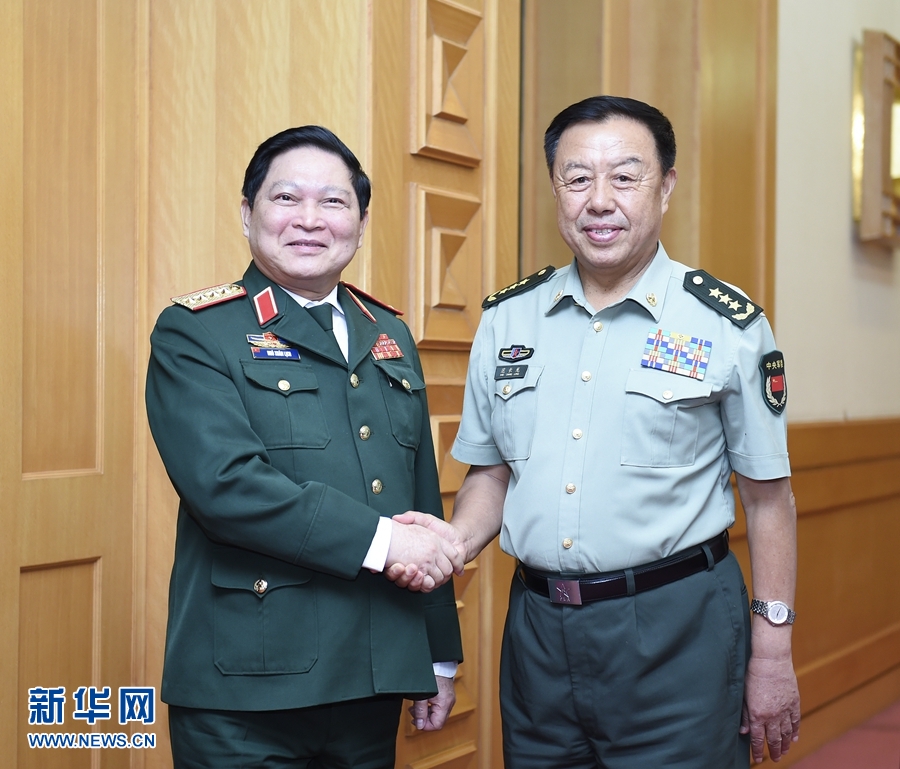 8月29日，中共中央政治局委員、中央軍委副主席范長(zhǎng)龍?jiān)诒本?huì)見越南共產(chǎn)黨中央政治局委員、國(guó)防部長(zhǎng)吳春歷。 新華社記者張領(lǐng)攝