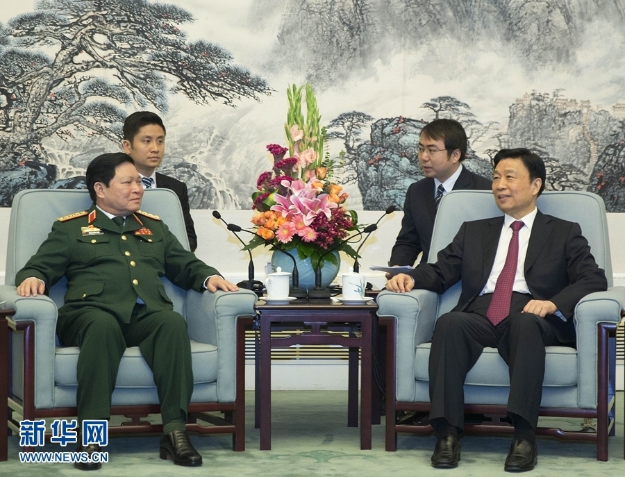 8月29日，中共中央政治局委員、國(guó)家副主席李源潮在北京會(huì)見越南共產(chǎn)黨中央政治局委員、國(guó)防部長(zhǎng)吳春歷。 新華社記者丁林?jǐn)z