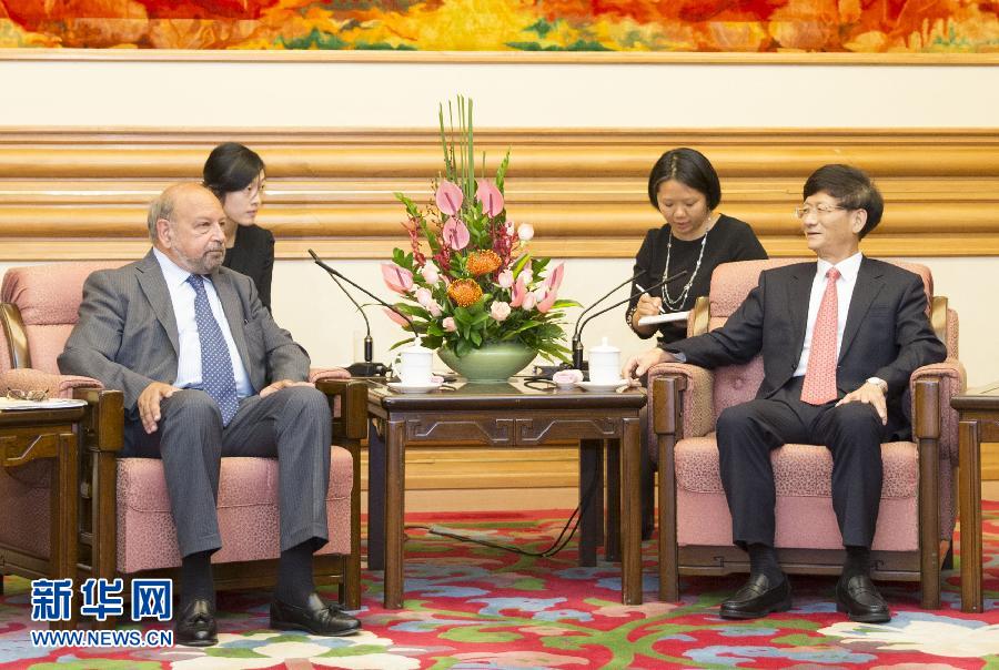 9月5日，中共中央政治局委員、中央政法委書(shū)記孟建柱在北京中南海會(huì)見(jiàn)國(guó)際法院院長(zhǎng)亞伯拉罕。 新華社記者 黃敬文 攝 