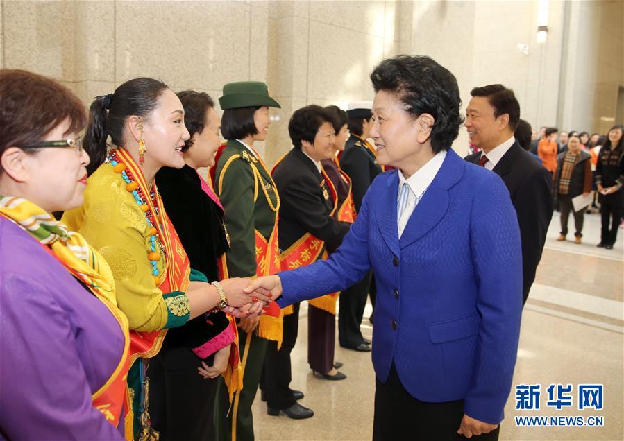 3月8日，由全國(guó)婦聯(lián)主辦的“三八”國(guó)際婦女節(jié)紀(jì)念暨表彰大會(huì)在北京舉行。中共中央政治局委員、國(guó)務(wù)院副總理劉延?xùn)|，中共中央政治局委員、國(guó)家副主席李源潮會(huì)見受表彰的先進(jìn)代表。新華社記者殷剛攝