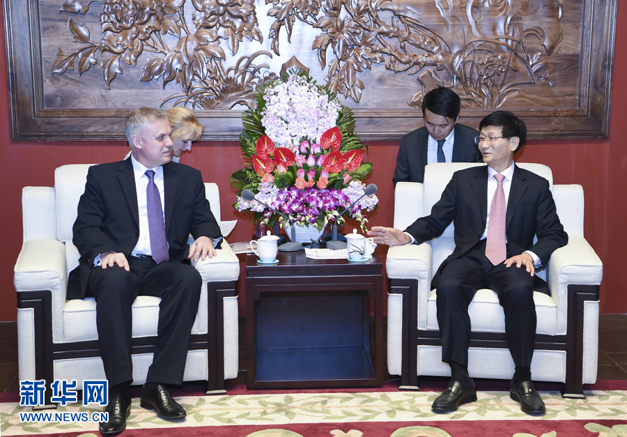 4月26日，中共中央政治局委員、中央政法委書記孟建柱在北京會(huì)見白俄羅斯安全會(huì)議國務(wù)秘書扎西。 新華社記者 張領(lǐng) 攝