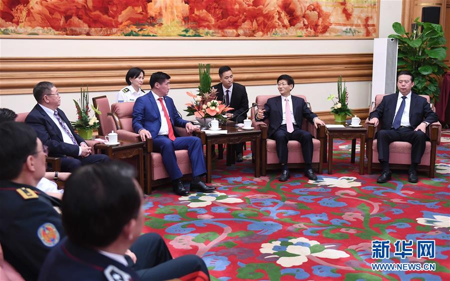5月8日，中共中央政治局委員、中央政法委書記孟建柱在北京中南海會(huì)見蒙古國法律內(nèi)務(wù)部部長賓巴朝格特。 新華社記者 張鐸 攝