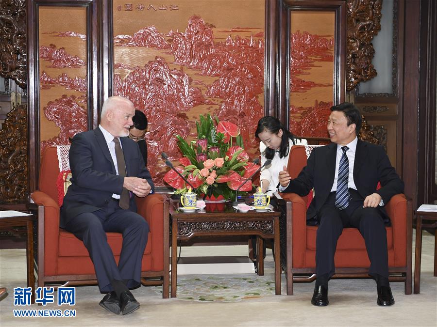 5月13日，國(guó)家副主席李源潮在北京會(huì)見(jiàn)來(lái)華出席“一帶一路”國(guó)際合作高峰論壇的第71屆聯(lián)合國(guó)大會(huì)主席湯姆森。 新華社記者 高潔 攝