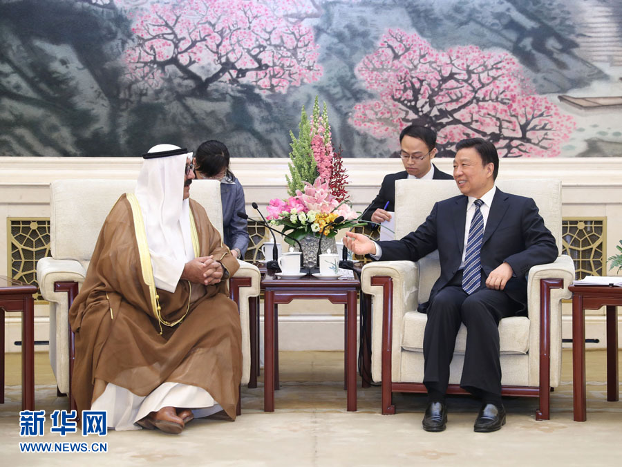 5月16日，國(guó)家副主席李源潮在北京會(huì)見(jiàn)來(lái)華出席“一帶一路”國(guó)際合作高峰論壇的科威特宮廷事務(wù)大臣納賽爾。 新華社記者 王曄 攝