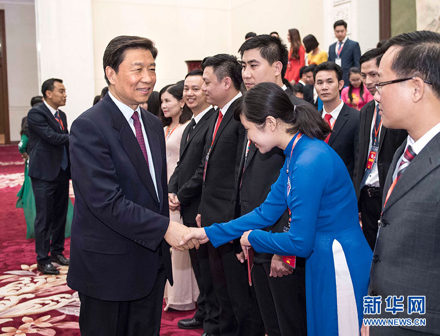 5月22日，中共中央政治局委員、國家副主席李源潮在北京會見越南胡志明共青團中央書記處第一書記黎國鋒率領的越南青年代表團。 新華社記者李濤 攝
