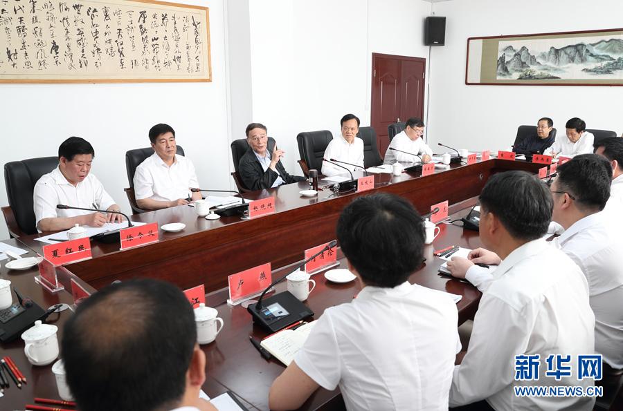 6月20日至22日，中共中央政治局常委、中央紀(jì)委書(shū)記王岐山在貴州省檢查紀(jì)檢監(jiān)察工作。這是6月21日，王岐山在修文縣委紀(jì)委座談會(huì)上講話。新華社記者 王曄 攝