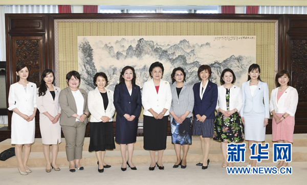 　　7月12日，國務(wù)院副總理劉延?xùn)|在北京會見以日本自民黨前總務(wù)會長野田圣子為首的日本執(zhí)政黨女國會議員代表團一行。 新華社記者 高潔 攝
