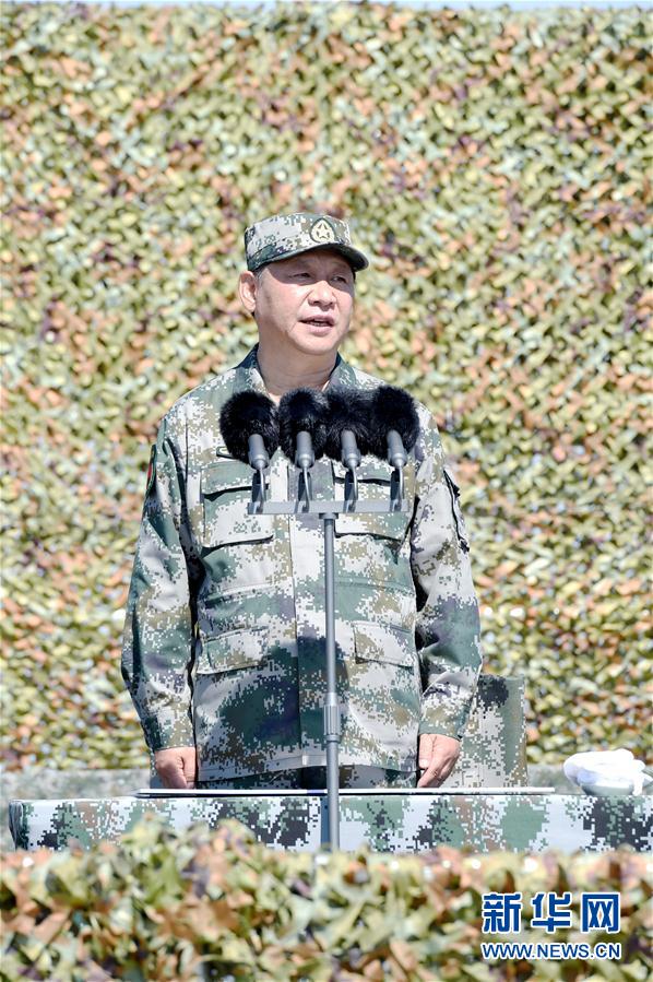 7月30日上午，慶祝中國人民解放軍建軍90周年閱兵在朱日和聯(lián)合訓(xùn)練基地隆重舉行。中共中央總書記、國家主席、中央軍委主席習(xí)近平檢閱部隊并發(fā)表重要講話。新華社記者 蘭紅光攝