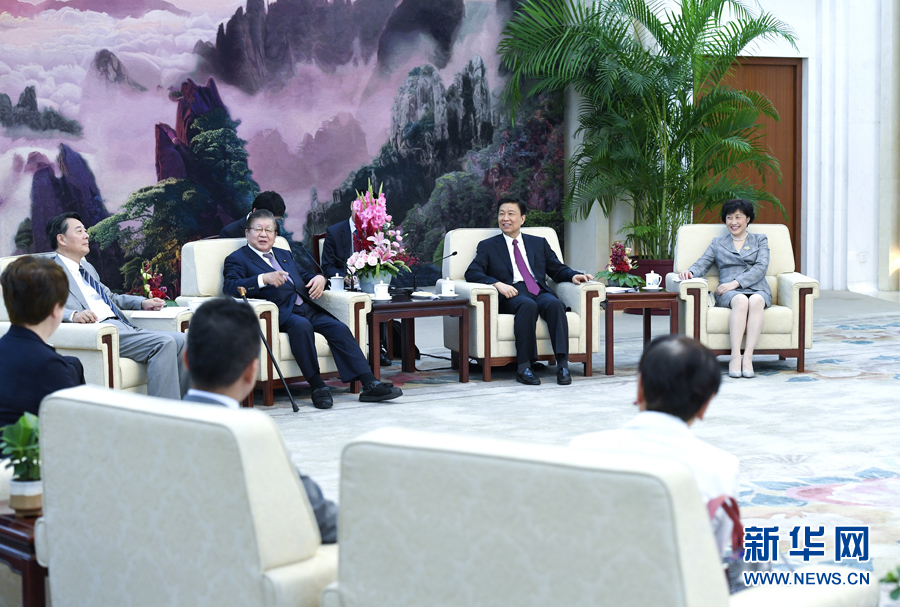 9月20日，國家副主席李源潮在北京會見由黨的最高顧問、前眾議長橫路孝弘率領(lǐng)的日本民進(jìn)黨政治家代表團(tuán)。 新華社記者 張領(lǐng) 攝 