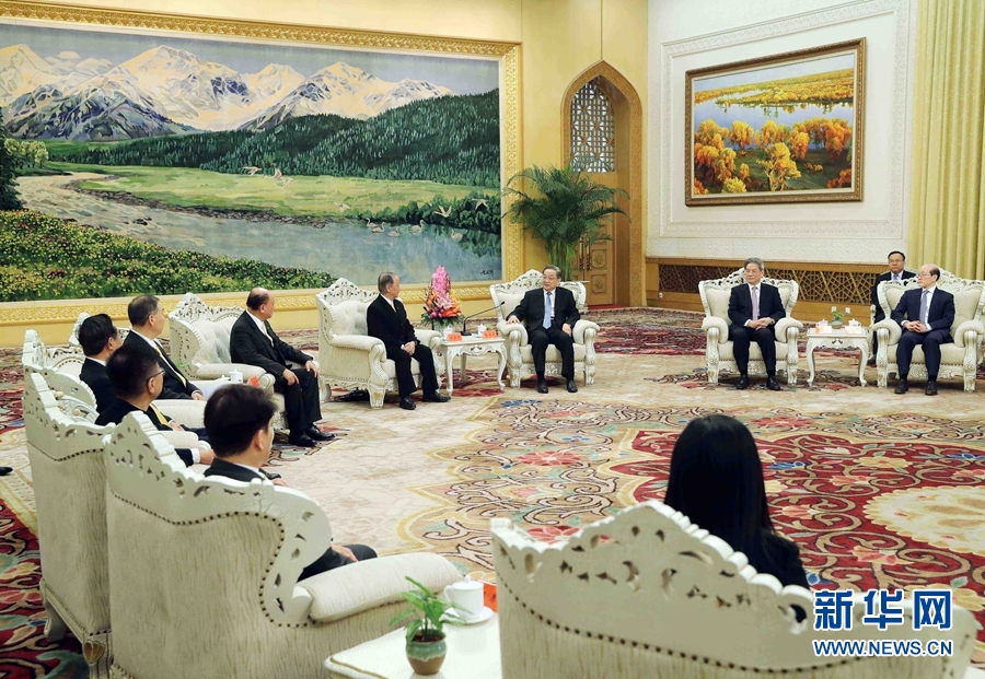 12月11日，全國政協(xié)主席俞正聲在北京人民大會(huì)堂會(huì)見新黨主席郁慕明率領(lǐng)的新黨大陸訪問團(tuán)。 新華社記者 劉衛(wèi)兵 攝