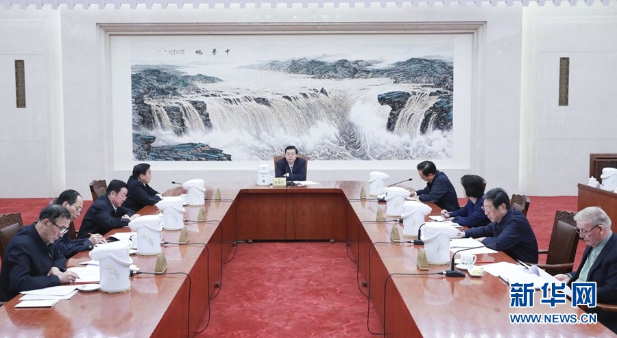 1月22日，中共十二屆全國(guó)人大常委會(huì)黨組在北京召開(kāi)會(huì)議，認(rèn)真學(xué)習(xí)領(lǐng)會(huì)習(xí)近平總書(shū)記在黨的十九屆二中全會(huì)上的重要講話精神，研究全國(guó)人大常委會(huì)貫徹落實(shí)全會(huì)精神、做好憲法修改相關(guān)工作。全國(guó)人大常委會(huì)委員長(zhǎng)、常委會(huì)黨組書(shū)記張德江主持會(huì)議并講話。新華社記者 丁林 攝