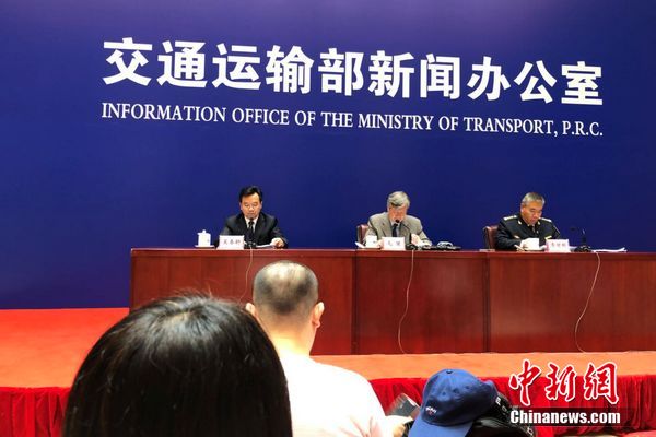 交通運(yùn)輸部6月份例行新聞發(fā)布會(huì)現(xiàn)場(chǎng)。 程春雨 攝