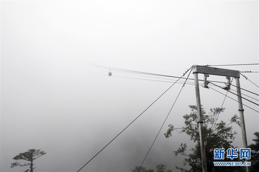 （圖文互動）（8）特寫：“八一”禮物，飛向云端哨所