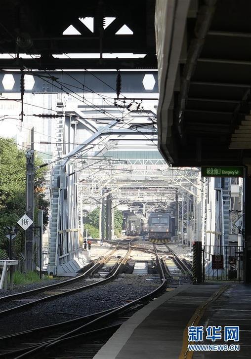 （圖文互動）（5）四十年、一扇窗——兩地值守者眼中的羅湖橋