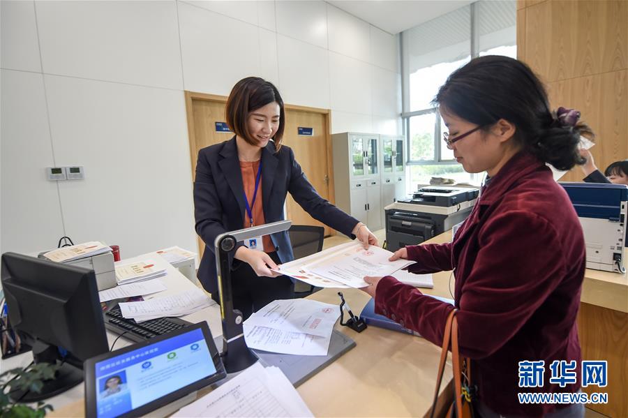 （新華全媒頭條·圖文互動）（9）關(guān)鍵抉擇，必由之路——獻給中國改革開放40周年