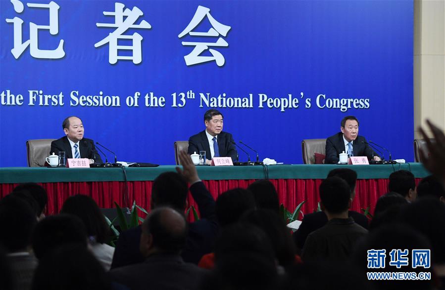 （兩會(huì)·XHDW）（3）國家發(fā)改委主任何立峰等就“創(chuàng)新和完善宏觀調(diào)控，推動(dòng)高質(zhì)量發(fā)展”答記者問