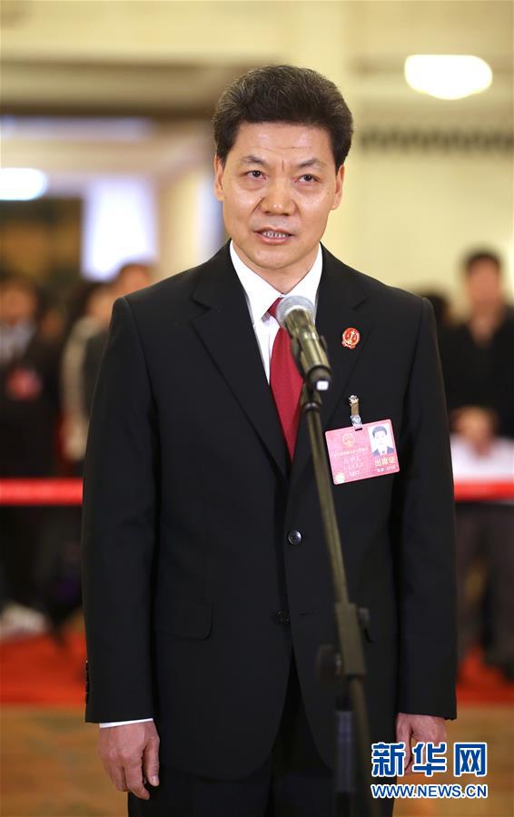 （兩會(huì)·XHDW）（8）全國(guó)人大代表接受采訪(fǎng)