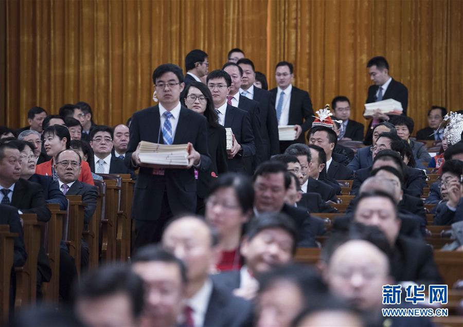 （兩會(huì)）（5）十三屆全國人大一次會(huì)議舉行第三次全體會(huì)議 