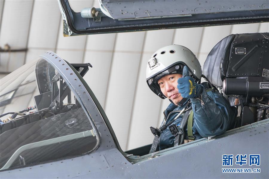 （新華全媒頭條·圖文互動）（4）戰(zhàn)鷹，為祖國奮飛——記空軍航空兵某旅旅長、特級飛行員郝井文