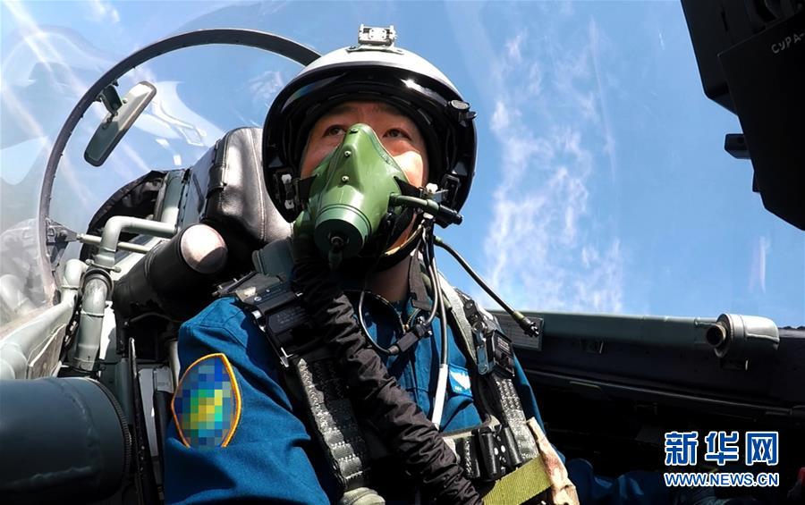 （新華全媒頭條·圖文互動）（6）戰(zhàn)鷹，為祖國奮飛——記空軍航空兵某旅旅長、特級飛行員郝井文
