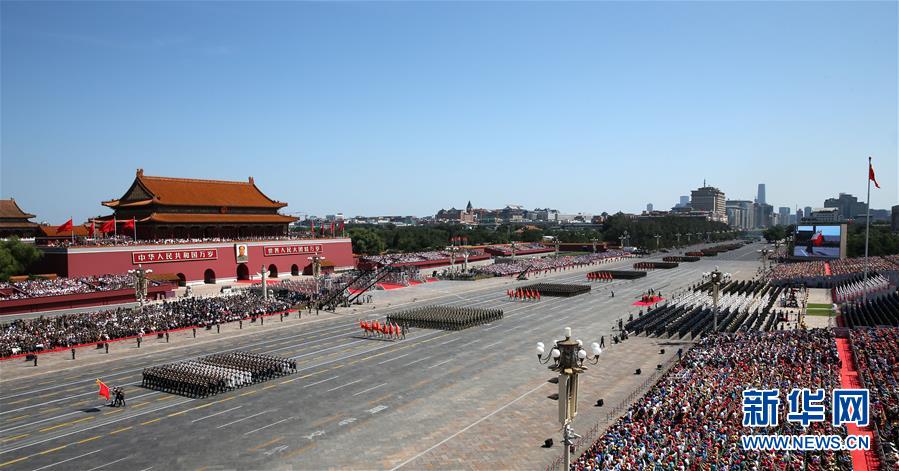 （新華全媒頭條·強軍思想引領(lǐng)新征程·圖文互動）（1）那一刻，我們光榮接受檢閱