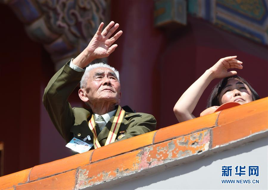 （新華全媒頭條·強軍思想引領(lǐng)新征程·圖文互動）（3）那一刻，我們光榮接受檢閱