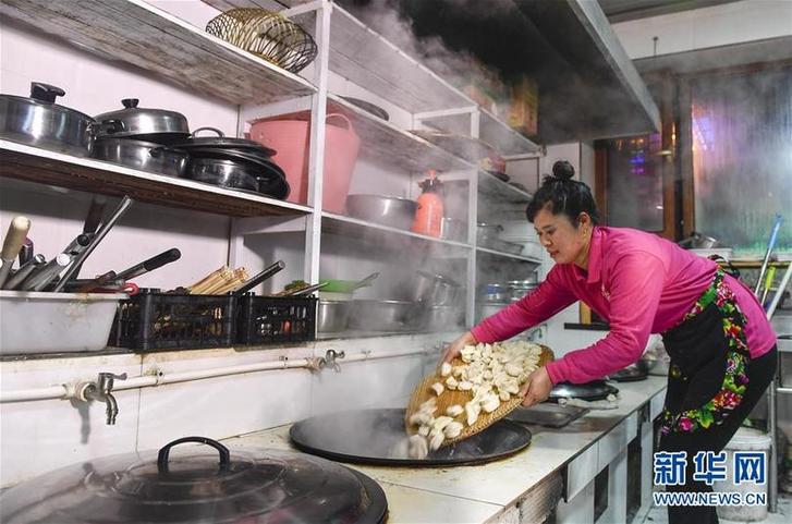 （在習(xí)近平新時(shí)代中國特色社會(huì)主義思想指引下——新時(shí)代新作為新篇章·圖文互動(dòng)）（6）三年，從無名小屯到聲名遠(yuǎn)播——這個(gè)“雪鄉(xiāng)”是如何做到的？