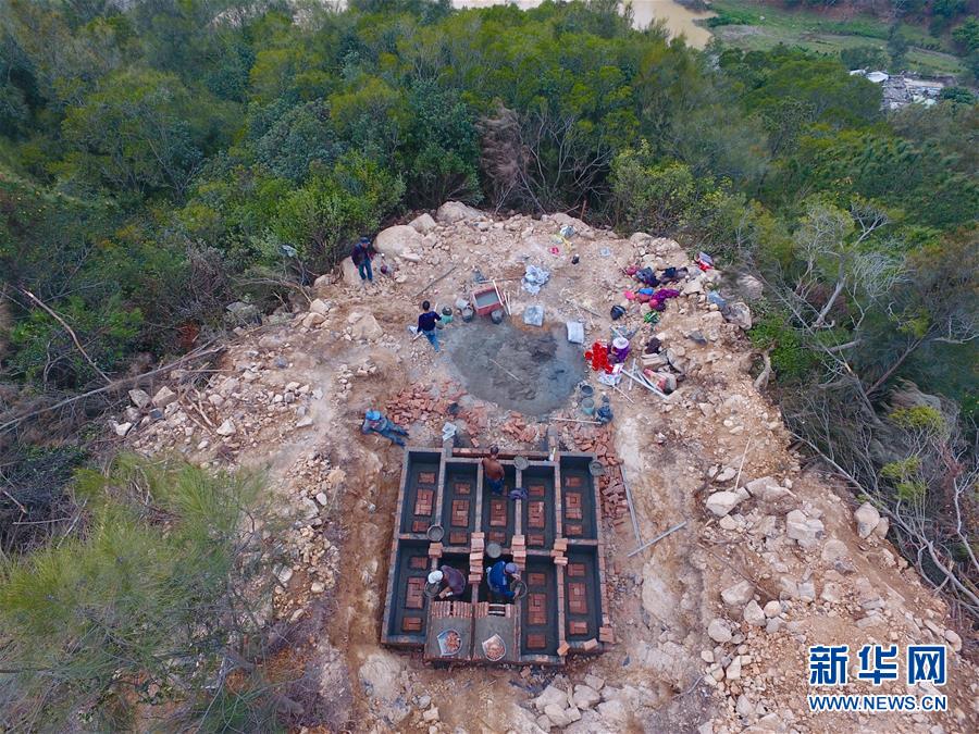（新華視點(diǎn)·圖文互動）（2）福州沿海：密林深處、水庫旁邊，大片豪華活人墓偷偷建造……