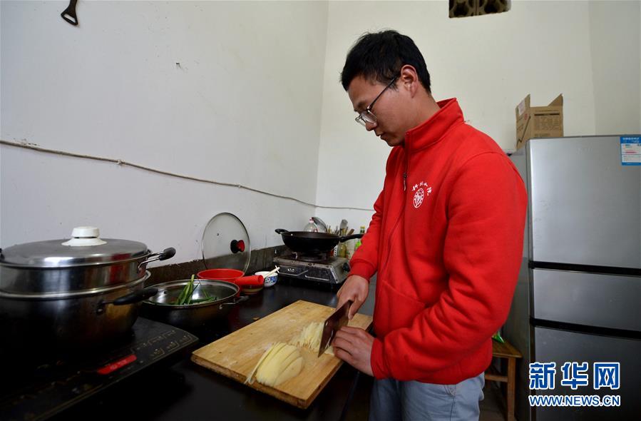 （愛國情 奮斗者·圖文互動）（4） “解民生之多艱，育天下之英才”——中國農(nóng)大師生扎根田野書寫奉獻之歌