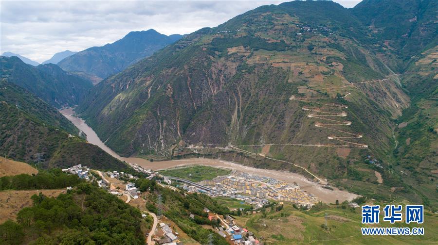（直過(guò)民族脫貧攻堅(jiān)·圖文互動(dòng)）（3）下山！傈僳群眾開啟新生活
