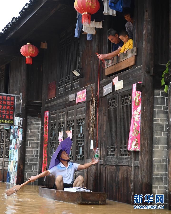 （抗洪搶險(xiǎn)·圖文互動(dòng)）（5）洪水來(lái)時(shí)，那暖心的民間救援